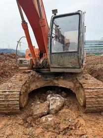 Buy Hitachi EX200-5 Used Excavator / 3 Buy Hitachi EX200-5 Used Excavator / 3