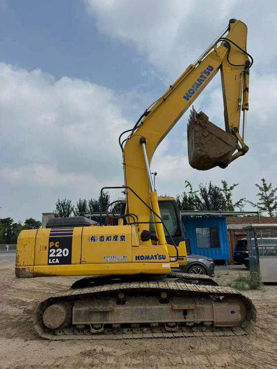 Buy Komatsu PC220-7 Used Excavator / 1