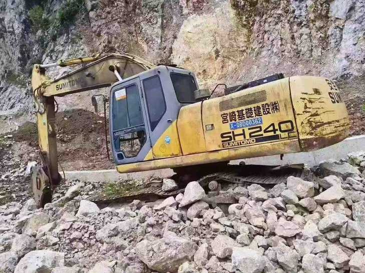 Buy Sumitomo SH240-5 Used Excavator / 1