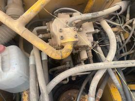 Buy Kato 820-3SP Used Excavator / 4 Buy Kato 820-3SP Used Excavator / 4