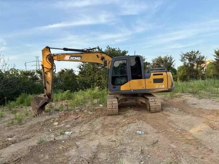 Buy XCMG XE135B Used Excavator / 1