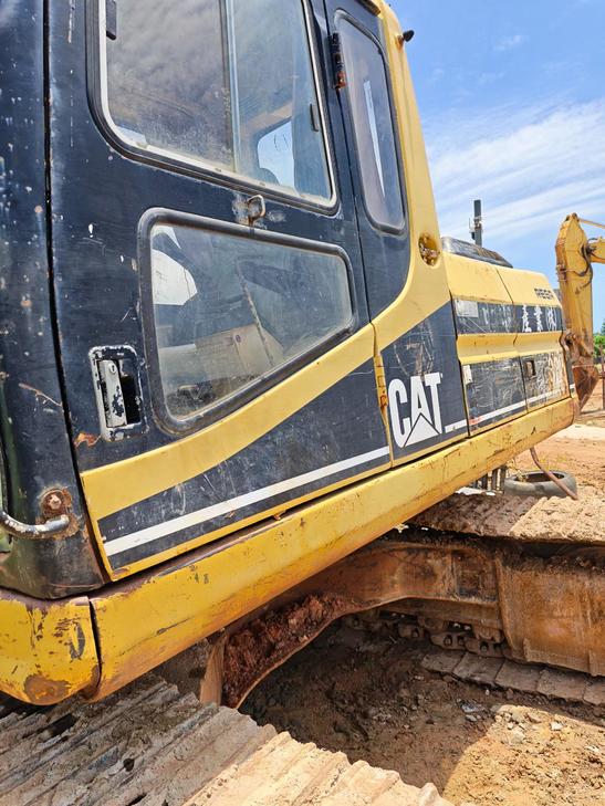 Buy Caterpillar 320V2 Used Excavator / 1