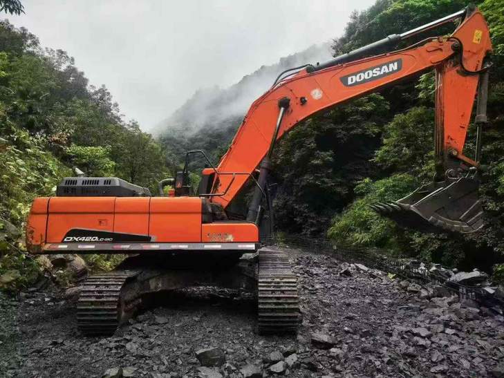 Buy Doosan DX380 Used Excavator / 1