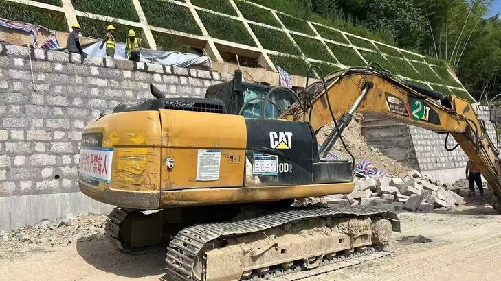 Buy Caterpillar 320D Used Excavator / 1