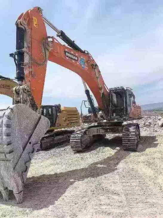Buy Doosan DX520LC Used Excavator / 1