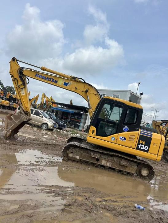 Buy Komatsu PC130-7 Used Excavator / 1