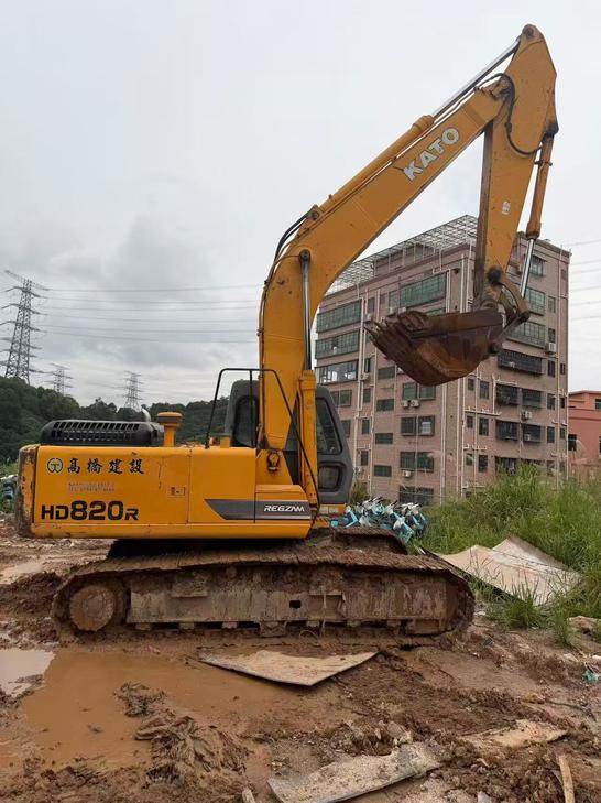 Buy Kato HD820R Used Excavator / 1