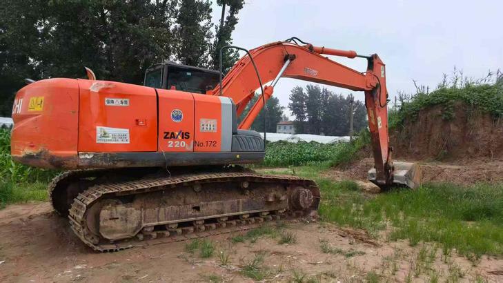 Buy Hitachi EX200-3 Used Excavator / 1