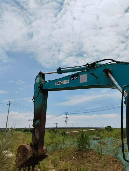 Buy Kobelco SK200-2 Used Excavator / 1