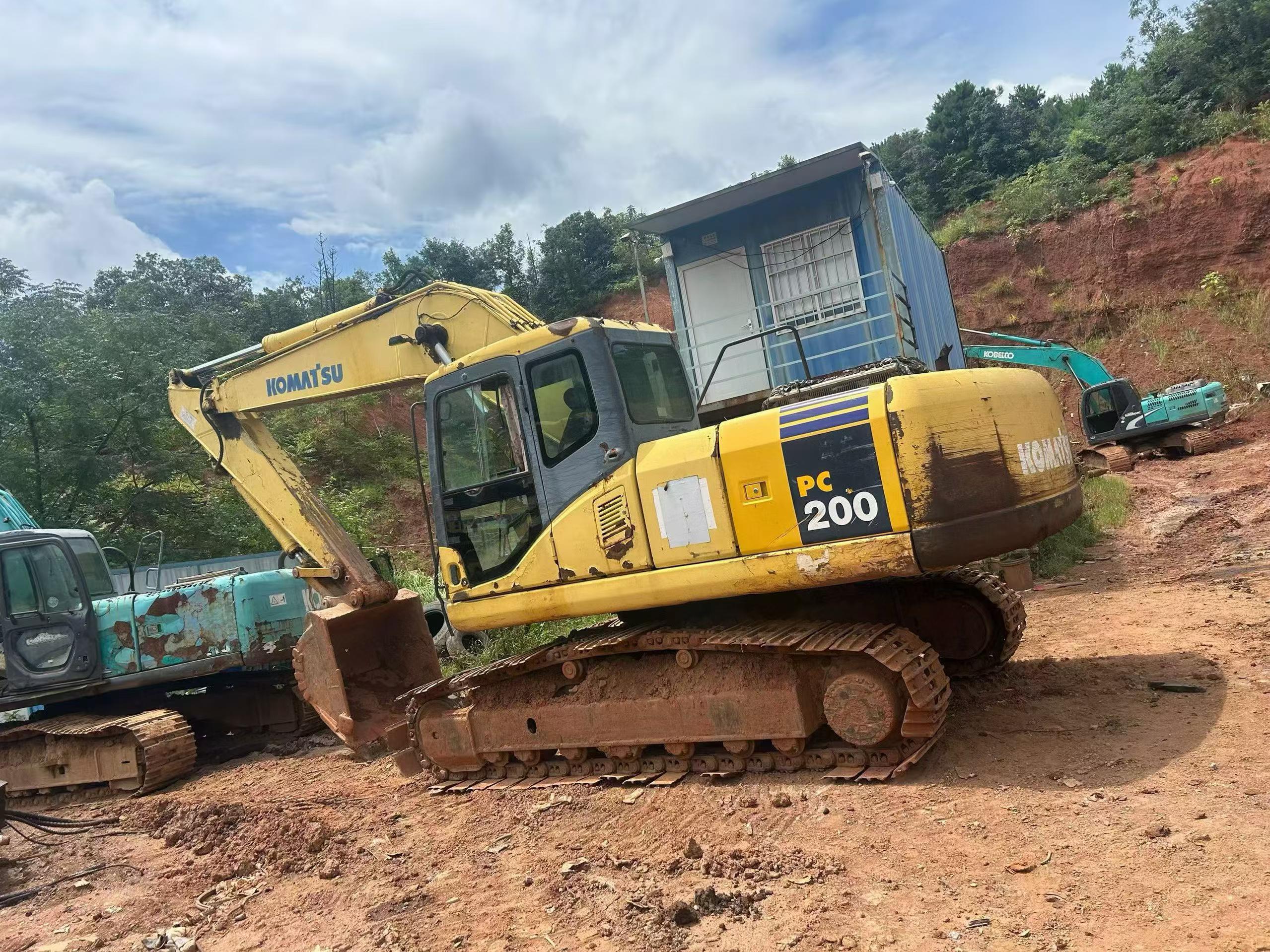 Buy Komatsu PC200-7 Used Excavator / 1
