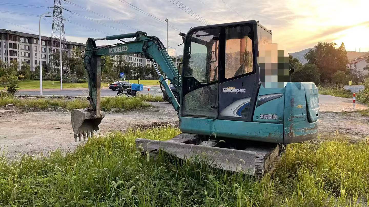 Buy Kobelco SK60 Used Excavator / 1