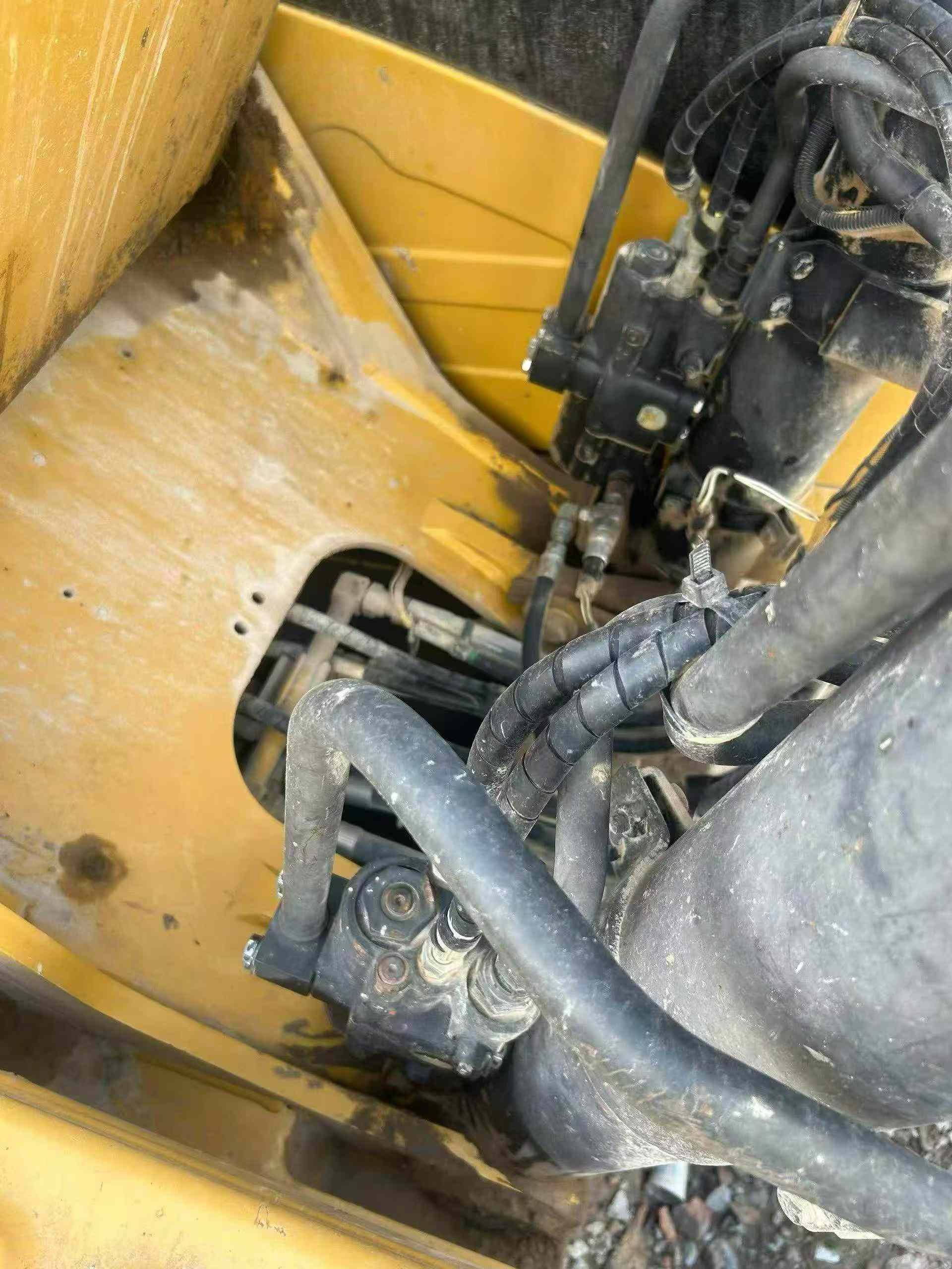 Buy Caterpillar 320D Used Excavator / 2 Buy Caterpillar 320D Used Excavator / 2