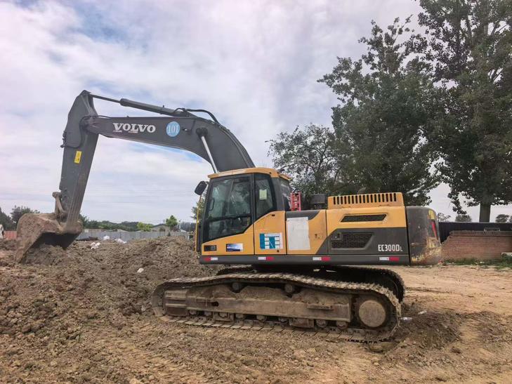 Buy Volvo EC300D Used Excavator / 1