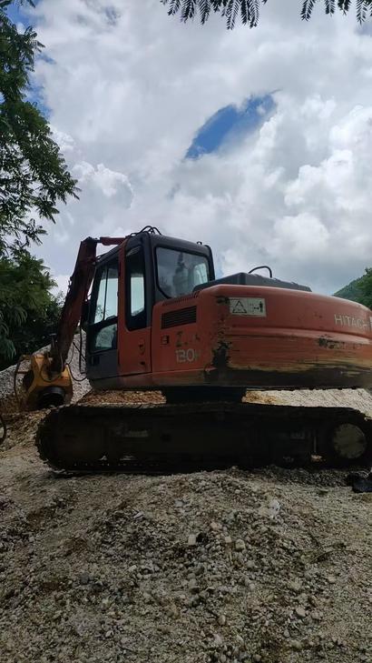 Buy Hitachi EX130 Used Excavator / 1