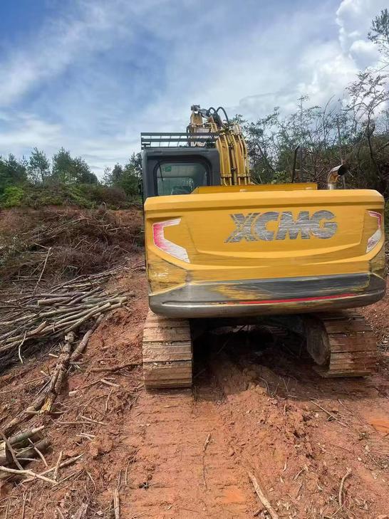 Buy XCMG XE135B Used Excavator / 1