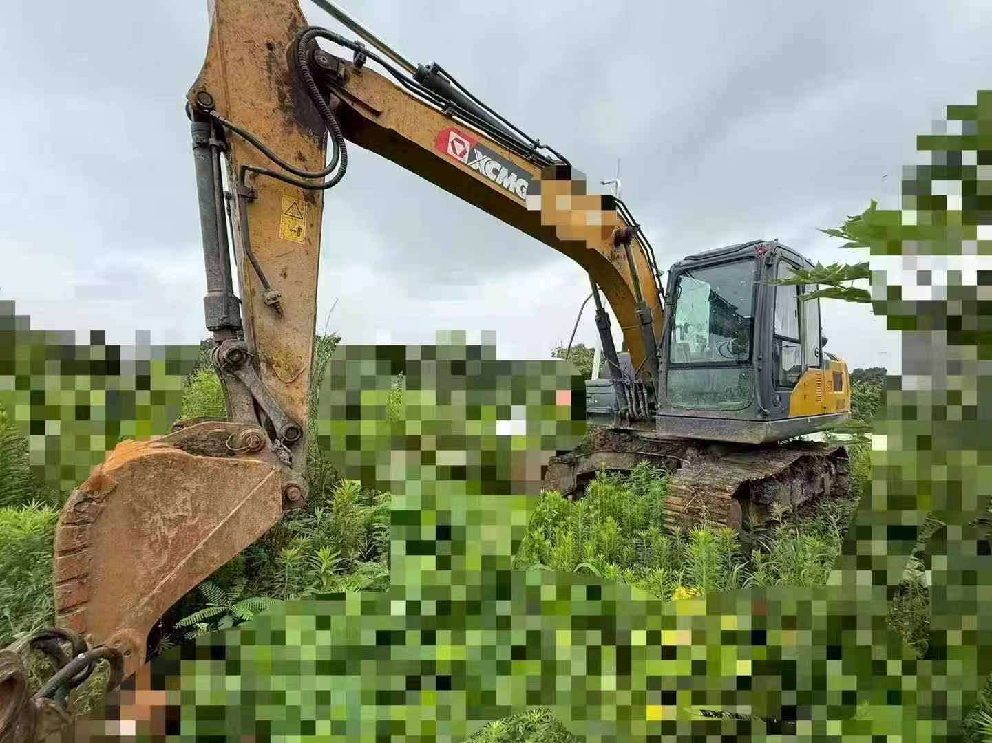 Buy XCMG XE135B Used Excavator / 1