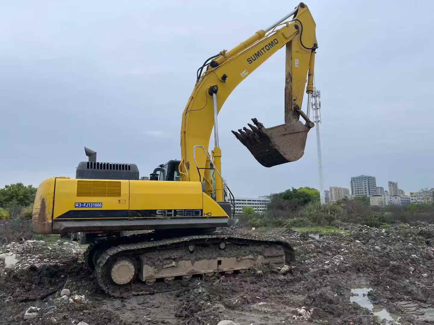 Buy Sumitomo SH360-5 Used Excavator / 4 Buy Sumitomo SH360-5 Used Excavator / 4