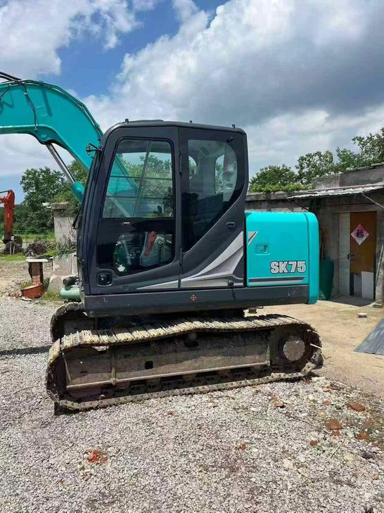 Buy Kobelco SK75 Used Excavator / 1