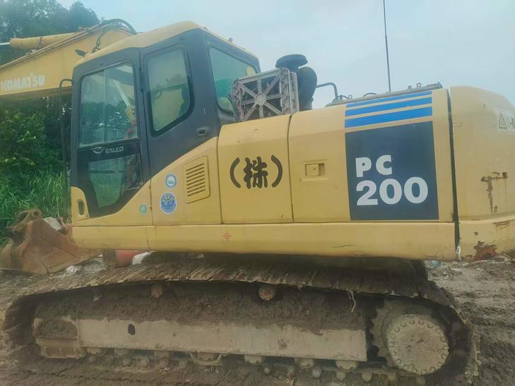 Buy Komatsu PC200-7 Used Excavator / 1