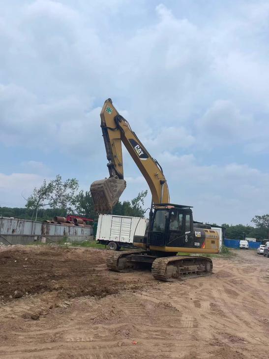 Buy Caterpillar 323 Used Excavator / 1