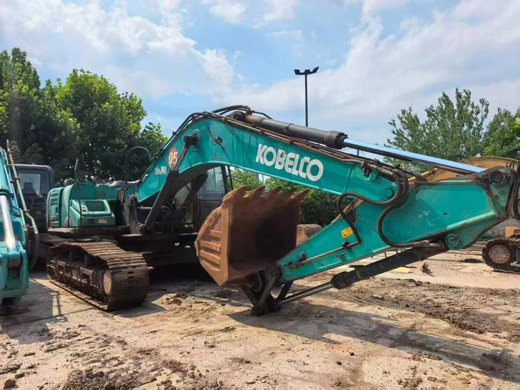 Buy Kobelco SK270D Used Excavator / 1