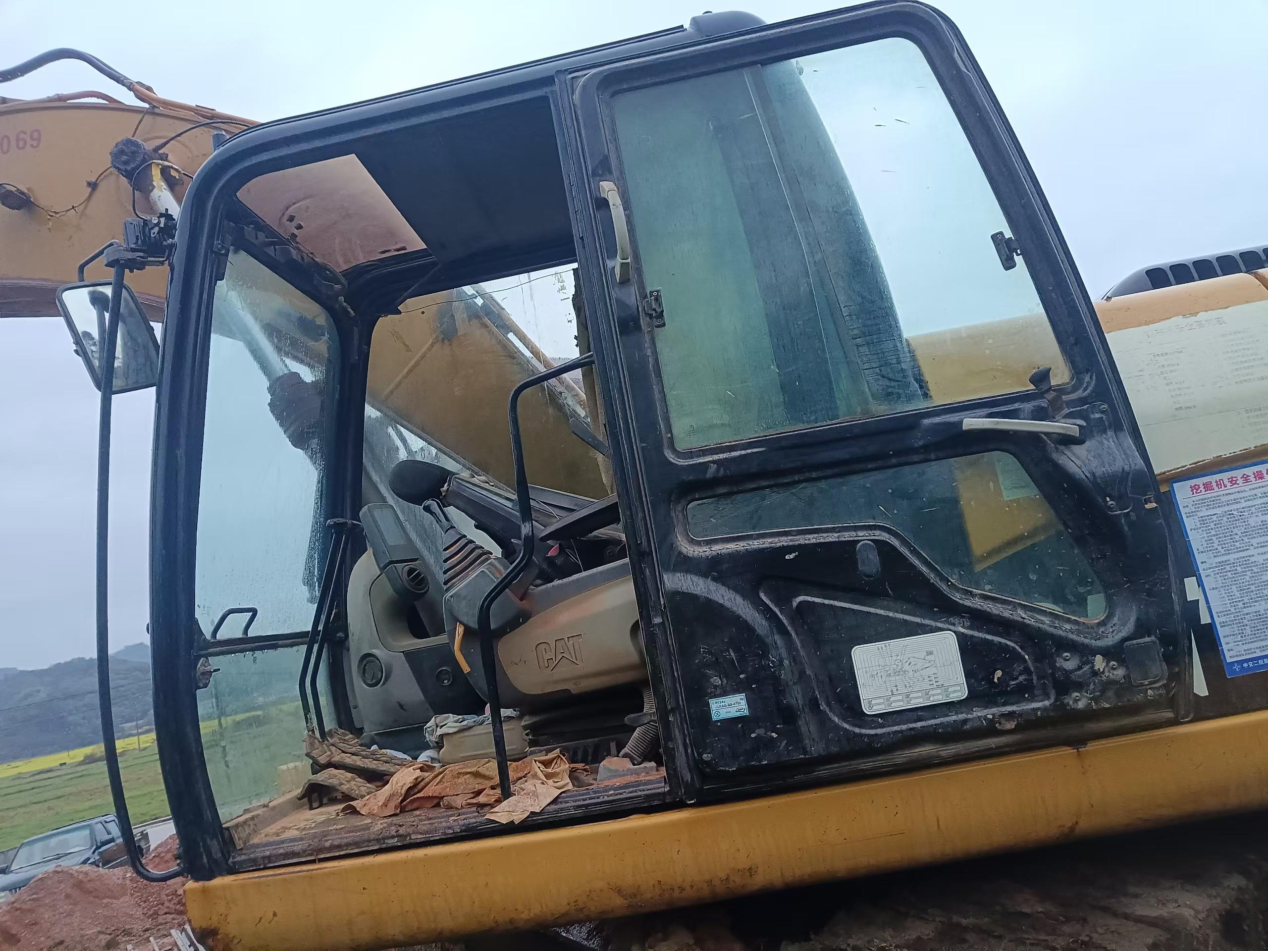 Buy Caterpillar 323 Used Excavator / 5 Buy Caterpillar 323 Used Excavator / 5