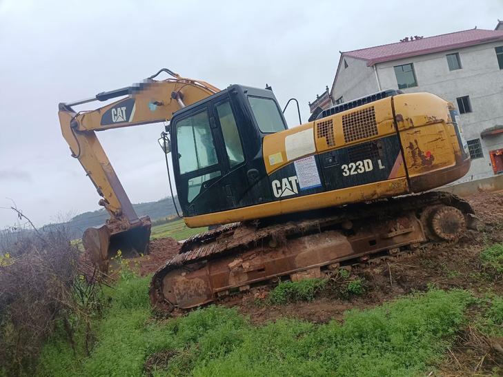 Buy Caterpillar 323 Used Excavator / 1