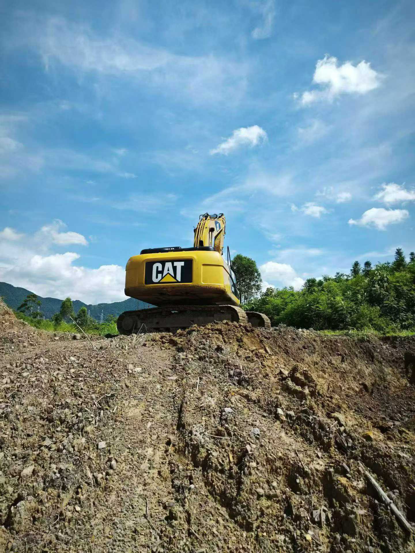 Buy Caterpillar 320D Used Excavator / 3 Buy Caterpillar 320D Used Excavator / 3