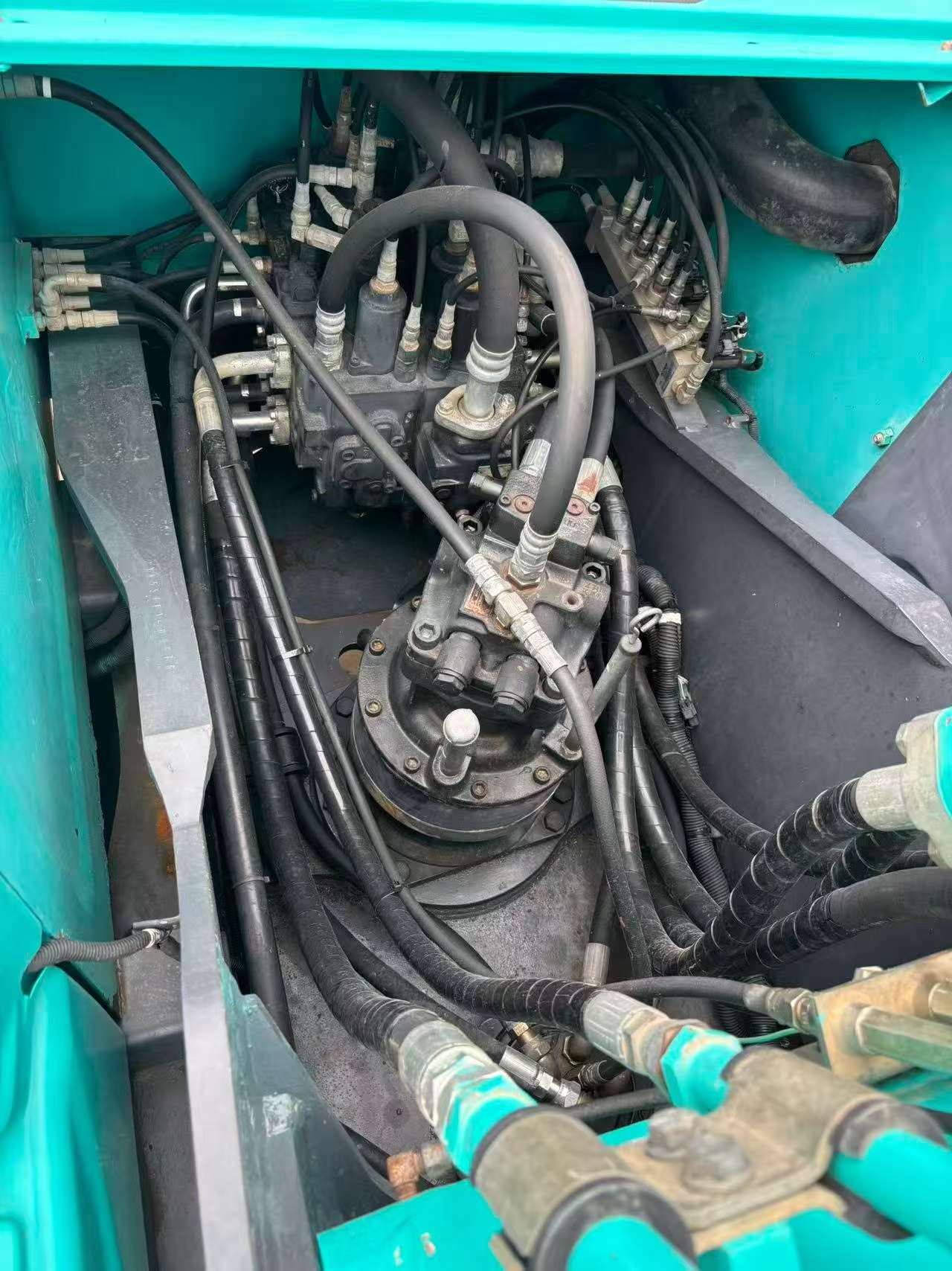 Buy Kobelco SK200-2 Used Excavator / 5 Buy Kobelco SK200-2 Used Excavator / 5