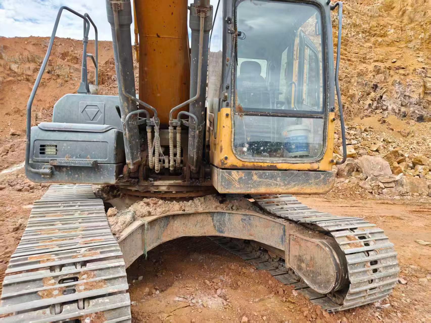 Buy XCMG XE200 Used Excavator / 1