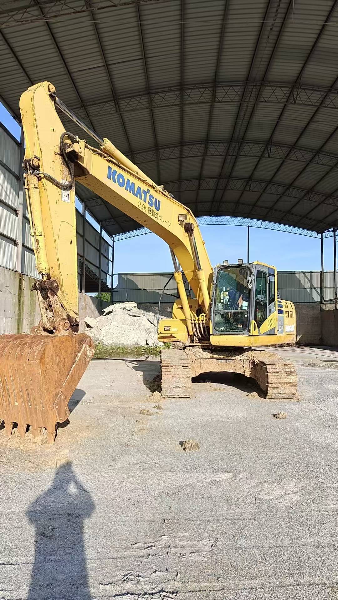 Buy Komatsu PC200-10 Used Excavator / 2 Buy Komatsu PC200-10 Used Excavator / 2