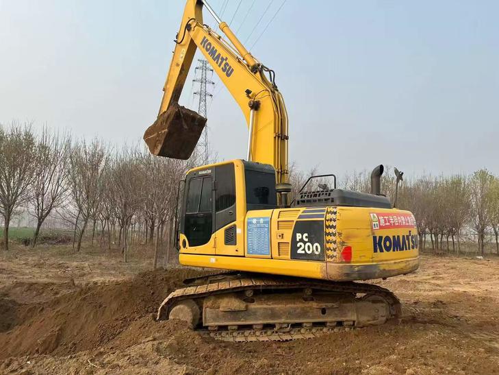 Buy Komatsu PC200 Used Excavator / 1
