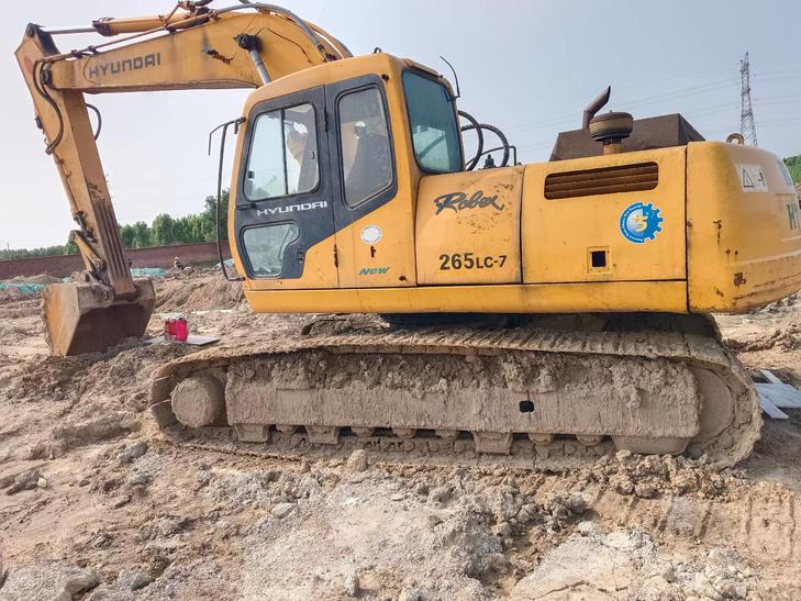 Buy Hyundai R200-5 Used Excavator / 1