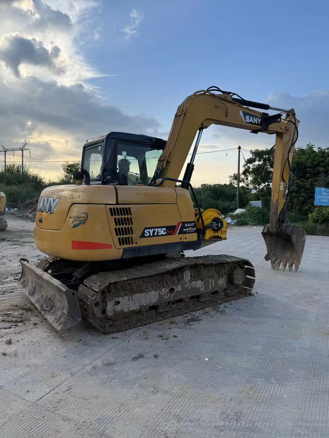 Buy Sany SY75 Used Excavator / 1