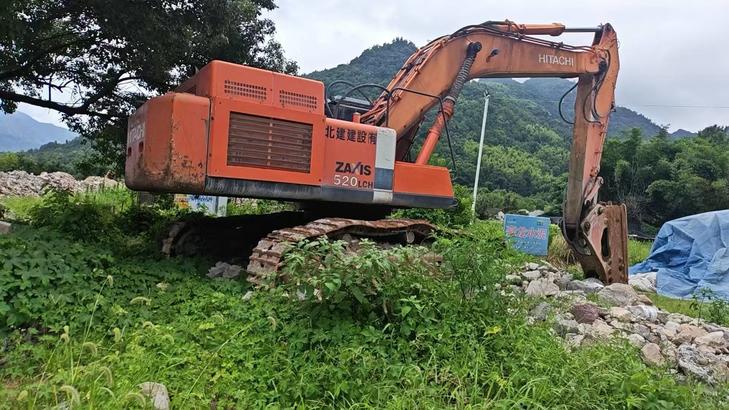 Buy Hitachi ZX520H-5A Used Excavator / 1