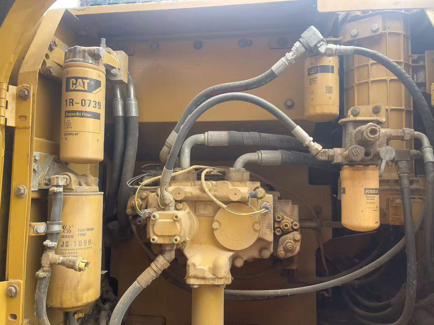 Buy Caterpillar 323 Used Excavator / 9 Buy Caterpillar 323 Used Excavator / 9