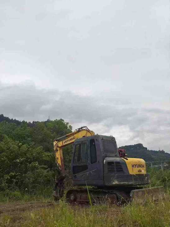 Buy Hyundai R80G Used Excavator / 1