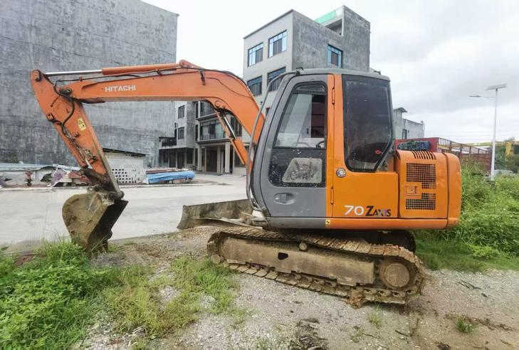 Buy Hitachi EX60-6 Used Excavator / 1
