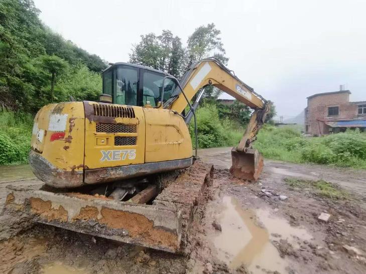 Buy XCMG XE75DA Used Excavator / 1