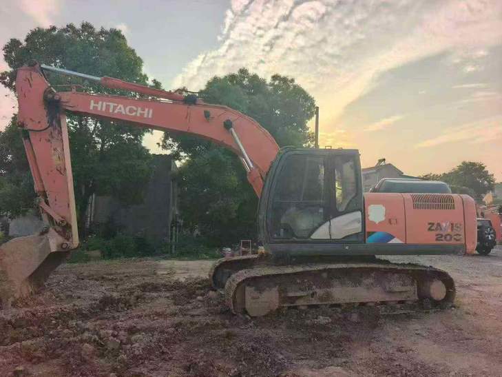 Buy Hitachi ZH200-5A Used Excavator / 1