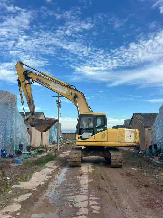 Buy Komatsu PC200-7 Used Excavator / 1