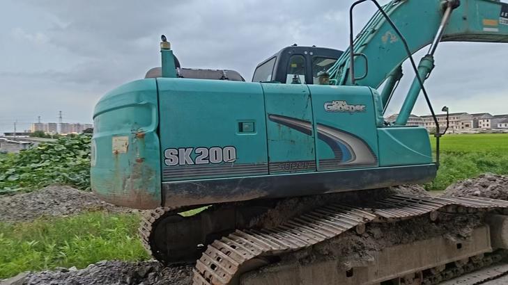 Buy Kobelco SK200 Used Excavator / 1