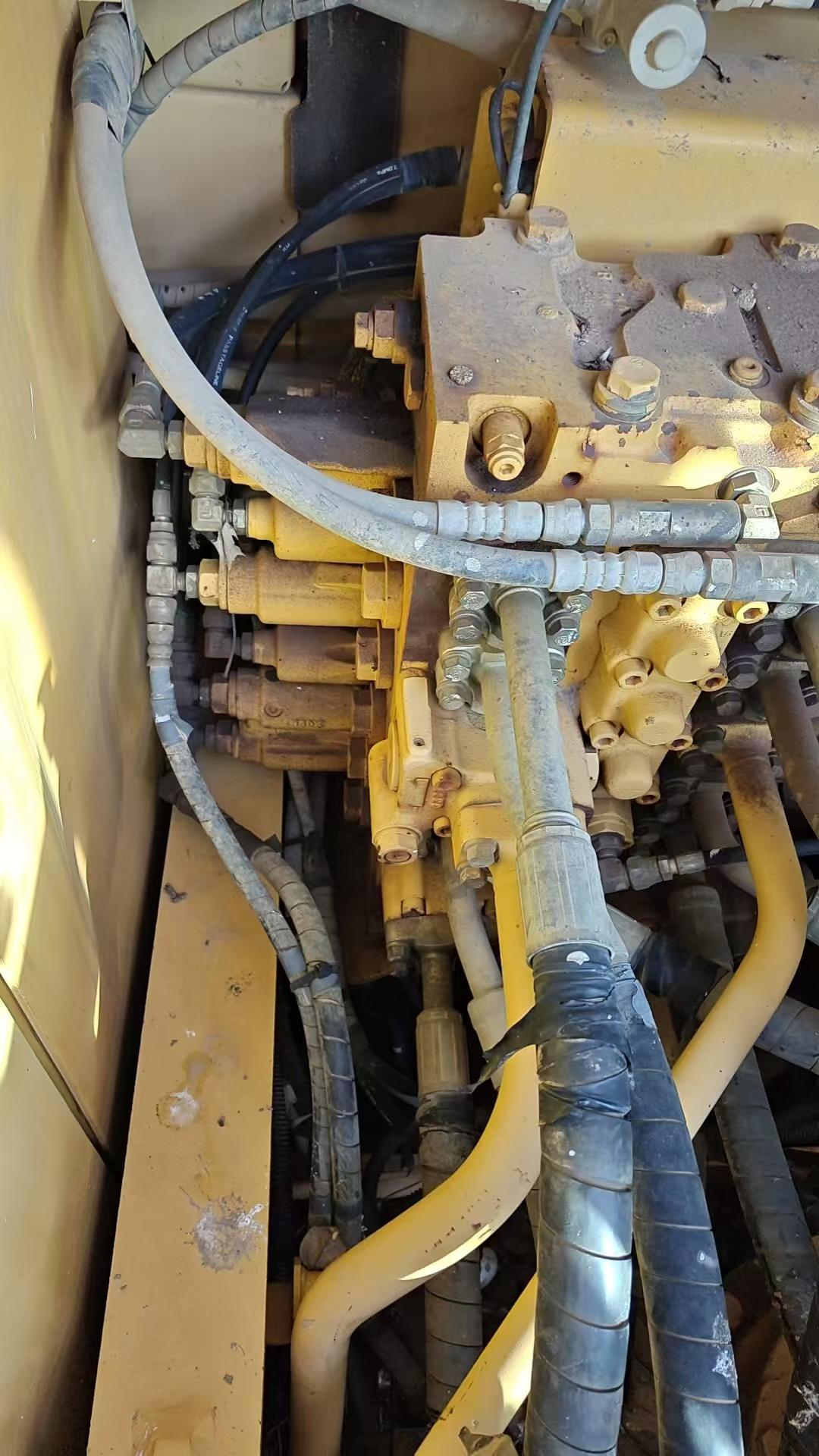 Buy Komatsu PC200-10 Used Excavator / 3 Buy Komatsu PC200-10 Used Excavator / 3