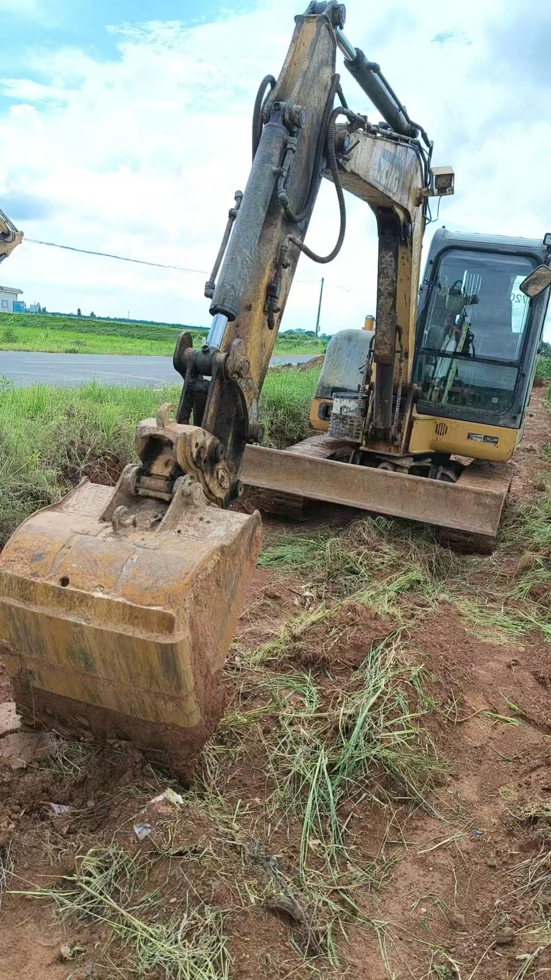 Buy XCMG XE60 Used Excavator / 2 Buy XCMG XE60 Used Excavator / 2
