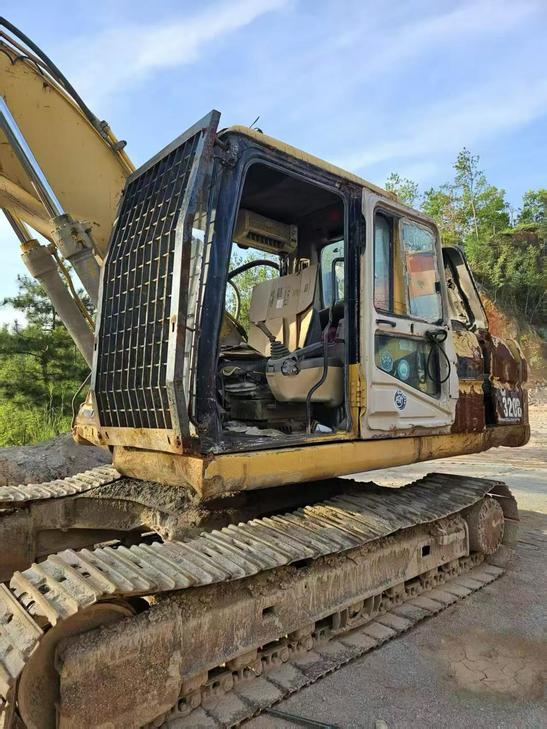 Buy Caterpillar 320B Used Excavator / 1