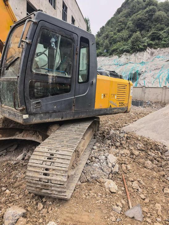 Buy Hyundai R215-7 Used Excavator / 1