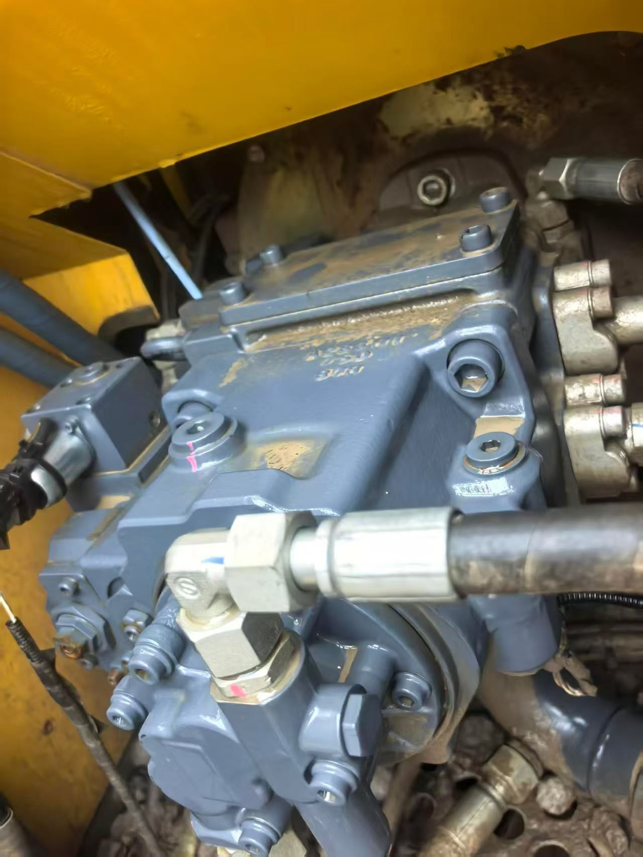 Buy XCMG XE155D Used Excavator / 4 Buy XCMG XE155D Used Excavator / 4