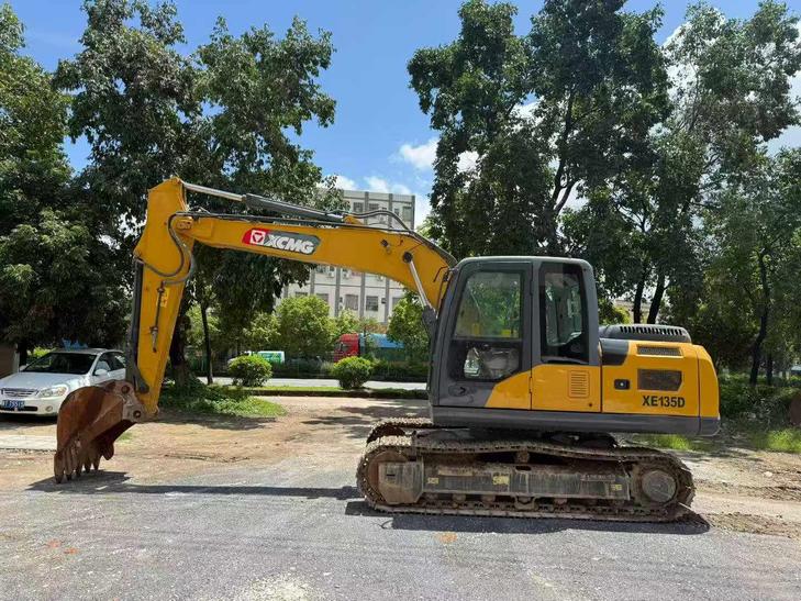 Buy XCMG XE135D Used Excavator / 1