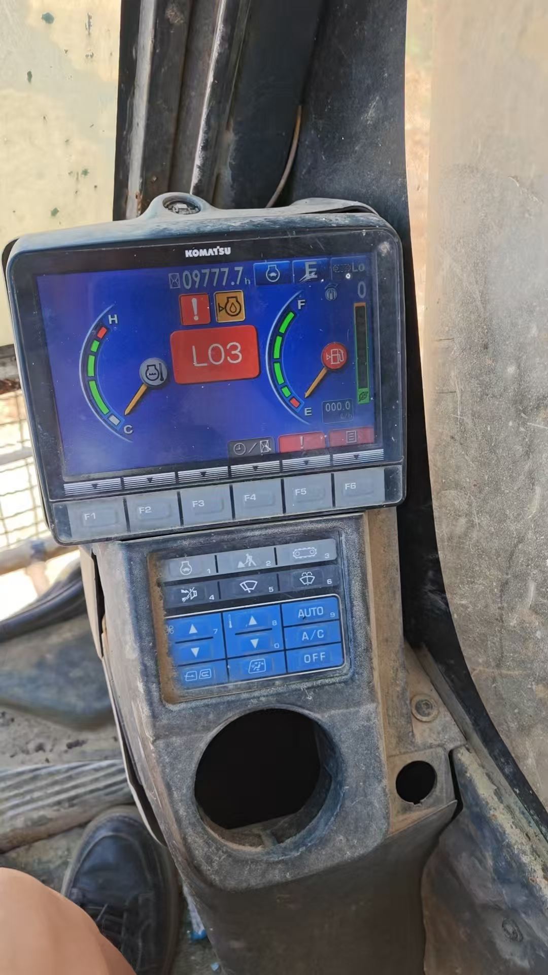 Buy Komatsu PC210-8 Used Excavator / 8 Buy Komatsu PC210-8 Used Excavator / 8