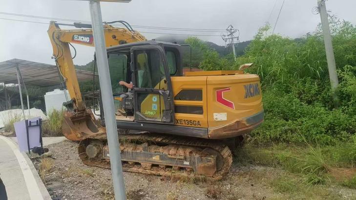 Buy XCMG XE135B Used Excavator / 1